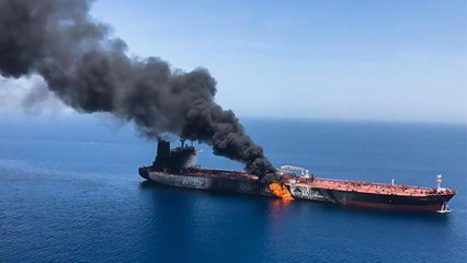 التوتر يعود.. هجوم على ناقلتي نفط في خليج عمان