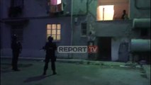 RENEA zbarkon në Elbasan, kontroll blic në disa banesa, Report Tv sjell pamjet