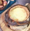 Fondue au Reblochon dans une miche de pain