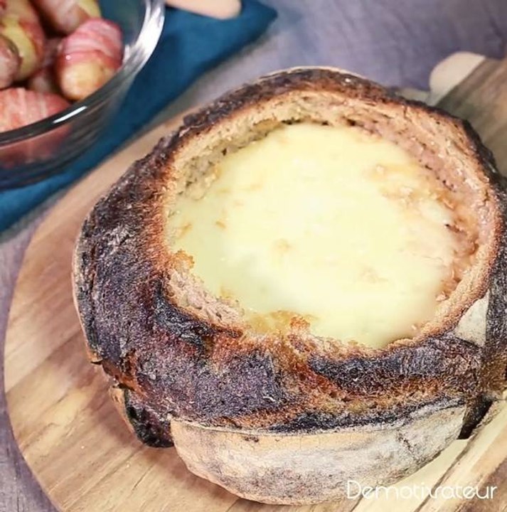 Fondue au Reblochon dans une miche de pain