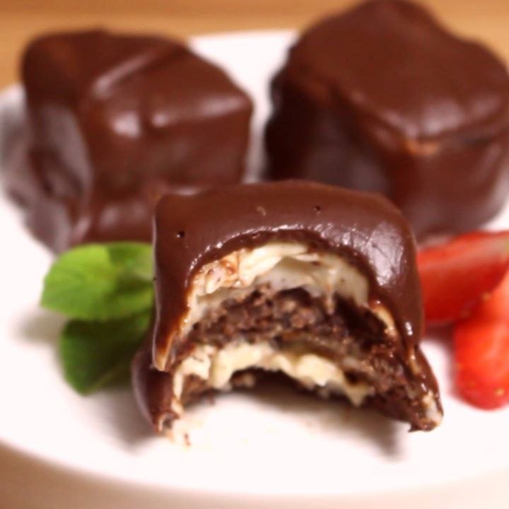 Cheesecake surprise cookies