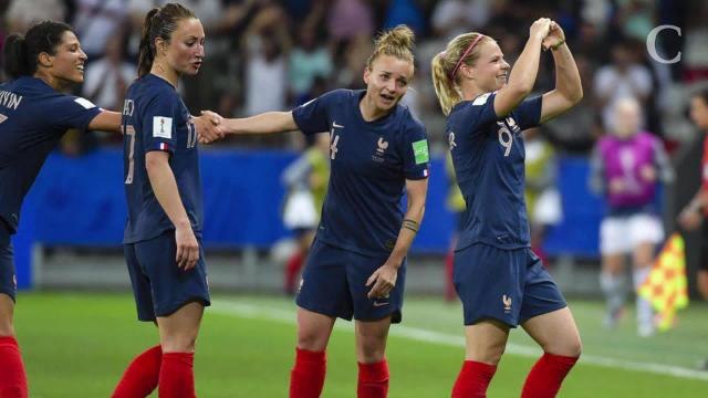 PHOTOS. Coupe du monde féminine 2019 : les familles des Bleues soulagées après la victoire face à la Norvège