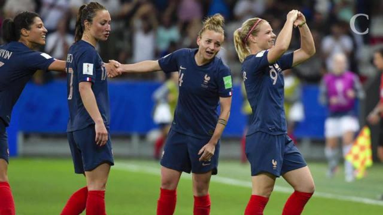 PHOTOS. Coupe du monde féminine 2019 : les familles des Bleues soulagées après la victoire face à la Norvège