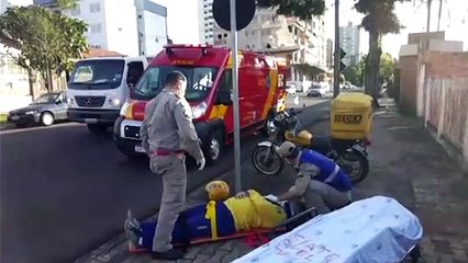 Pneu fura e trabalhador sofre queda de moto na Rua Recife