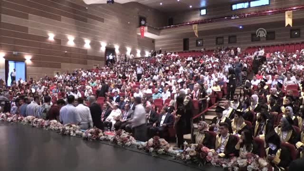 Dicle Üniversitesinde mezuniyet töreni
