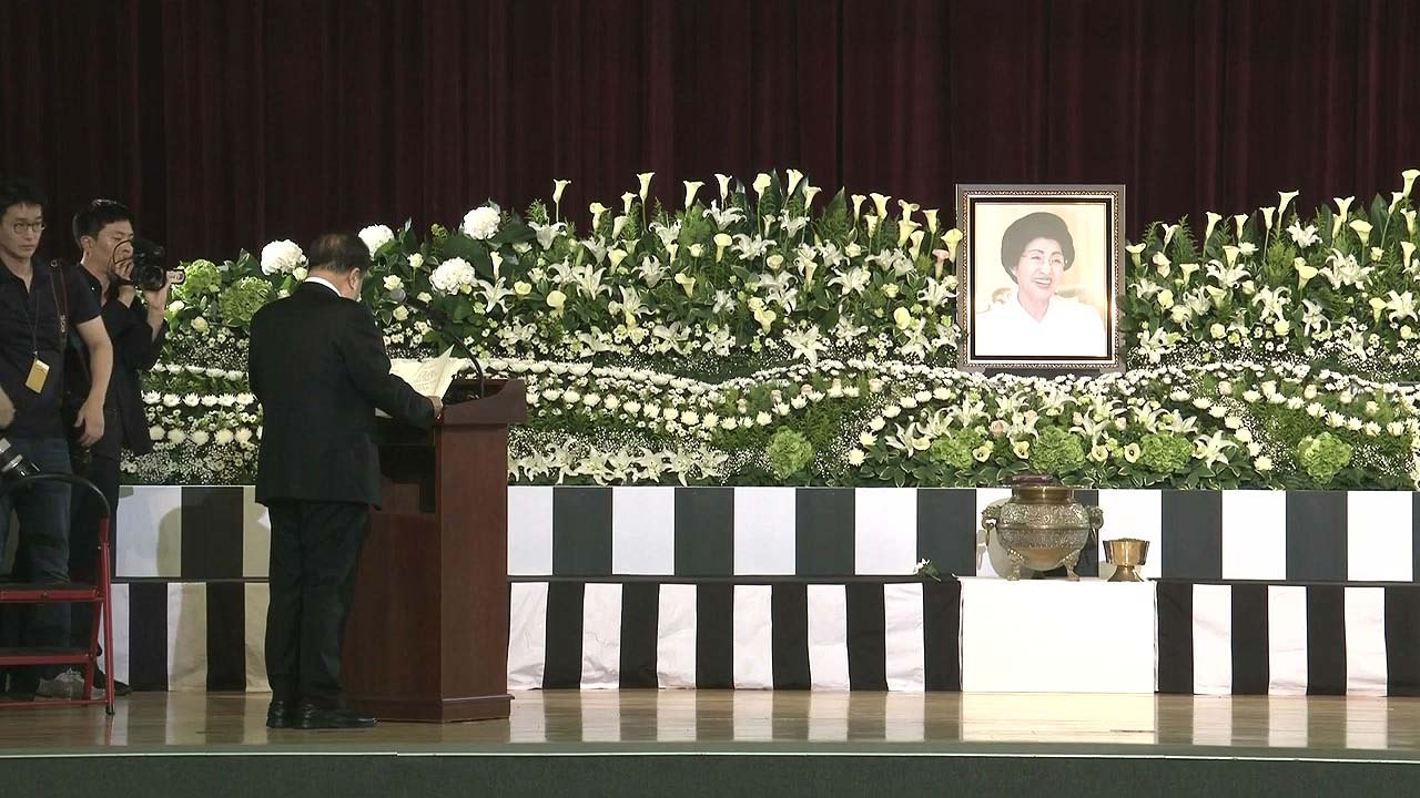 故 이희호 여사 사회장 엄수...국회의장·5당 대표 추도사 / YTN