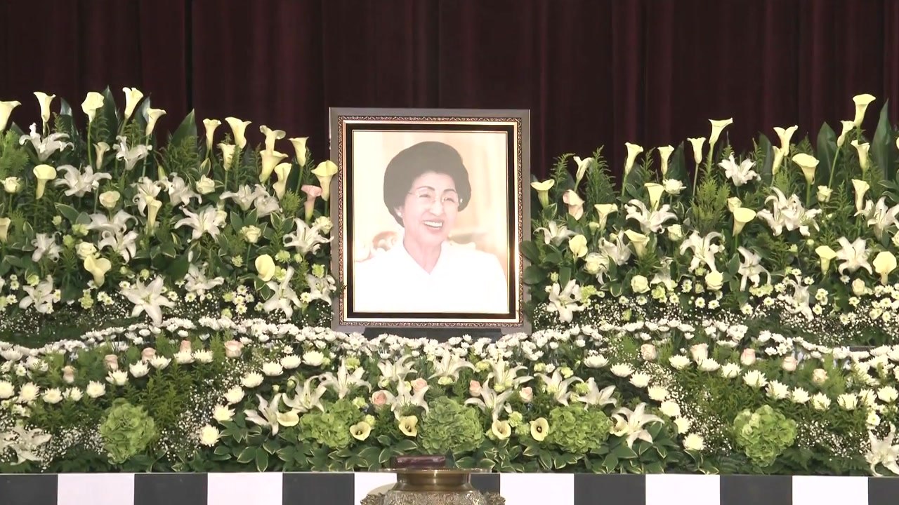 故 이희호 여사 추모식 엄수...현충원 안장 / YTN