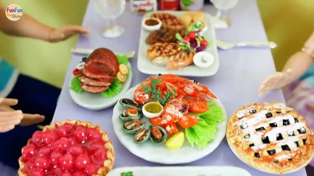 Happy Family Barbie doll Grandma's Kitchen Unboxing Cozinha da Avó Barbie Nenek Dapur | Karla D.