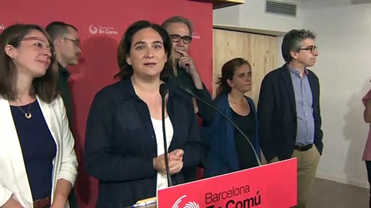 Colau consulta a las bases si gobierna con PSC o apoya a ERC