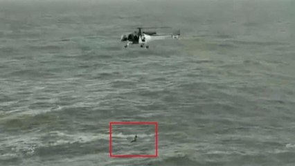 Descargar video: Indian Coast Guard helicopter rescues man from drowning off Goa | Viral Video | Oneindia News