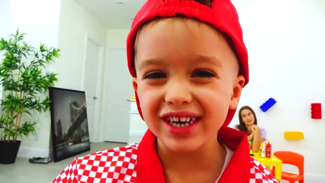 Vlad und Nikita kochen Frühstück für Mama - कैफ़े में खेल रहे व्लाद, निकिता और मामा - Vlad và Nikita Nấu bữa sáng cho mẹ - أطفال مضحك ضد شبح - جوني جوني أغاني الحضانة قافية وتعلم الألوان للأطفال  - VLAD CRAZYSHOW