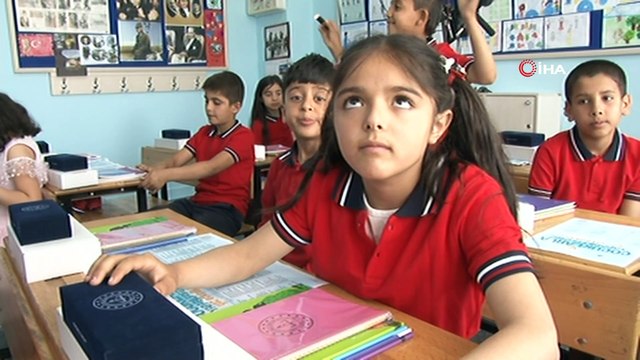 Milli Eğitim Bakanı Ziya Selçuk, karne dağıtım törenine katıldı