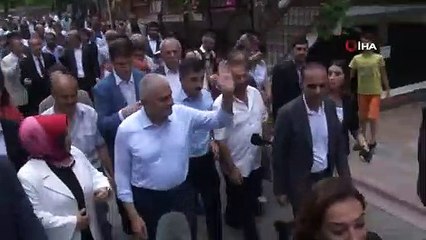 Binali Yıldırım Sancaktepe’de Vatandaşlarla Çay İçti