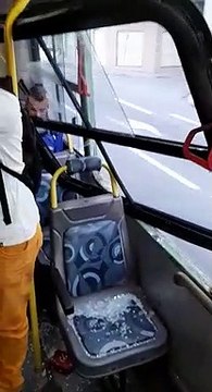 Passageiros quebram janela de ônibus na Serra