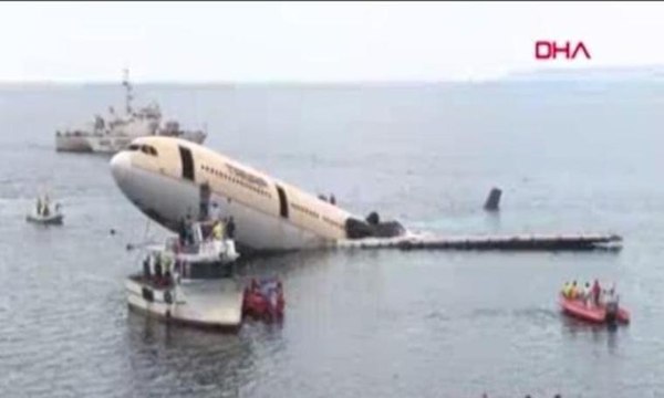 Yer: Saros Körfezi... Dev yolcu uçağının batırılma anı kamerada!