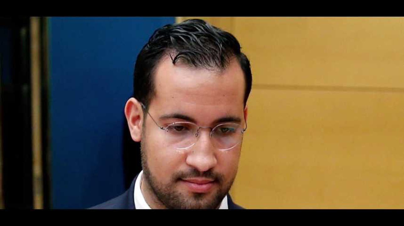 Alexandre Benalla aurait touché de fortes sommes d'argent, en même temps que les indemnités de Pôle emploi