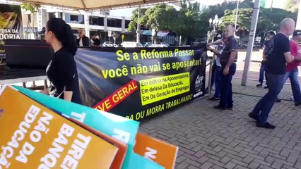 Greve Geral: contra a reforma da previdência, protesto é realizado na Avenida Brasil