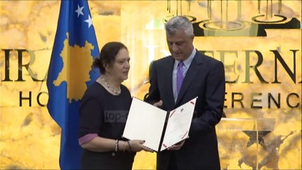 Presidenti Thaçi dekoron në Tiranë personalitetet që ndihmuan Kosovën: Faleminderit çdo shqiptari