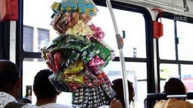 Menino é assaltado enquanto vendia doces na rua e comove a internet