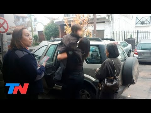 Abracé a mi hijito y lloramos juntos : el reencuentro de Santiago con sus papás