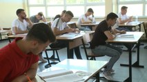 Maturantët e komunës së Gjakovës sot iu nënshtruan testit shtetëror të maturës-Lajme
