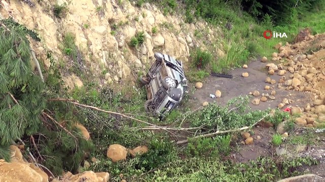 Hafif Ticari kamyonet şarampole yuvarlandı: 1 yaralı