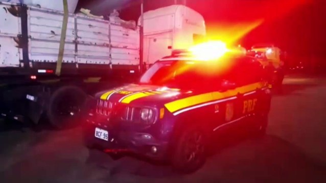 PRF apreende carreta carregada com maconha na BR-277