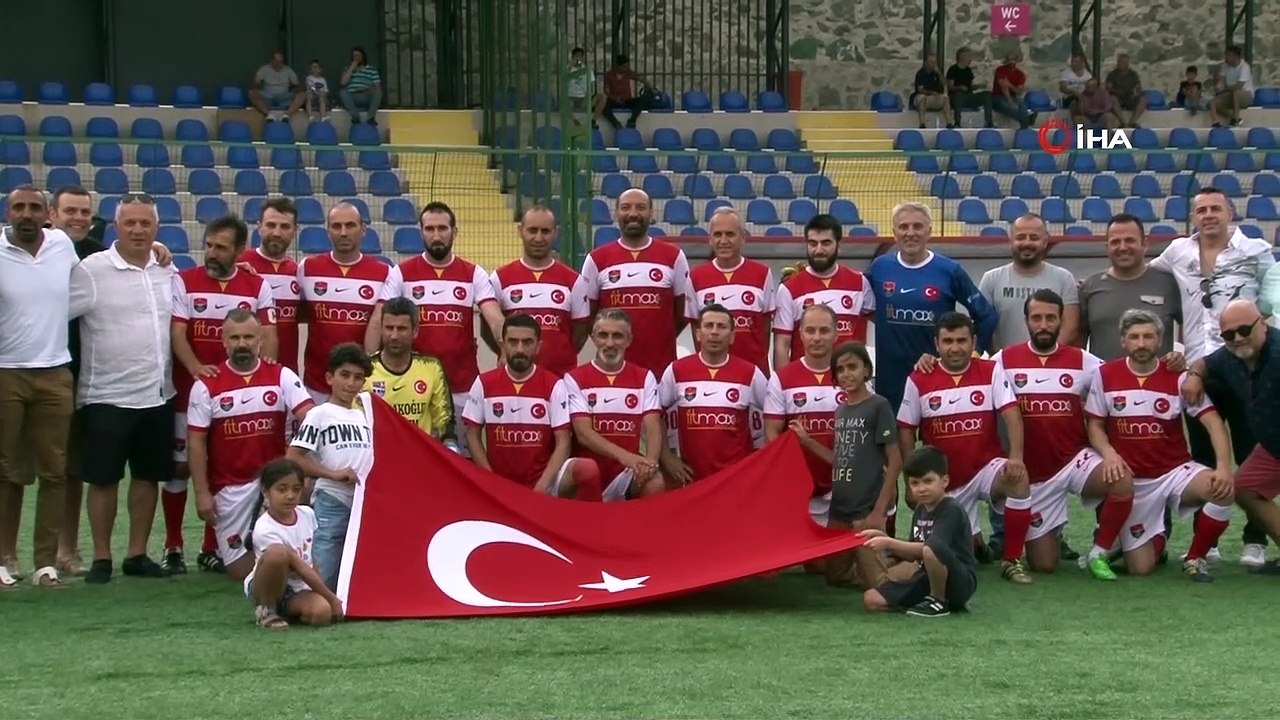 Türkiye-İran veteranlar maçını dostluk kazandı