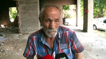 Oğulları tarafından sokağa atılan anne babanın gözyaşları