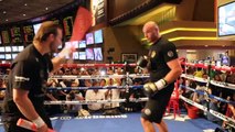 HIT ME IF YOU CAN! - TYSON FURY DISPLAYING THE ART OF SLIPPING SHOTS IN LAS VEGAS / FURY-SCHWARZ