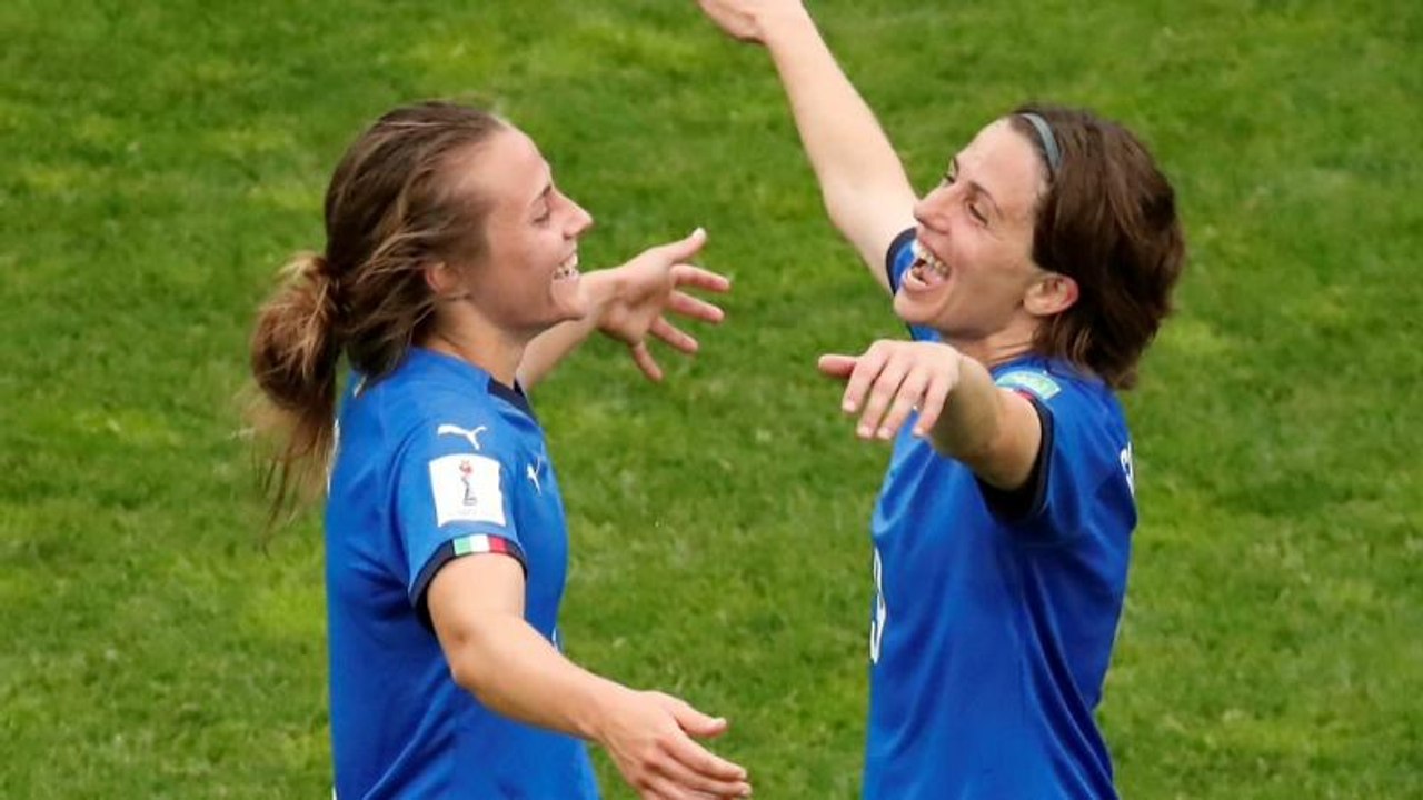 Fußball-WM: Italien, Japan und England auf Achtelfinal-Kurs