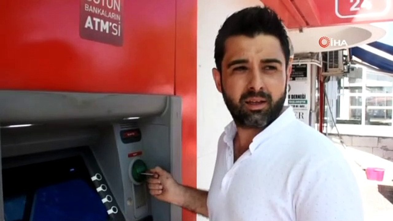 ATM'de unutulan paranın sahibini arıyor