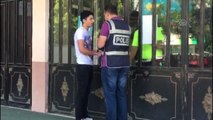 Geç kaldığı için sınava alınmayan öğrenciyi polis teselli etti