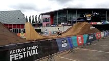 Besançon :  entraînements des riders au festival outdoor  lors des Grandes Heures nature de Micropolis.