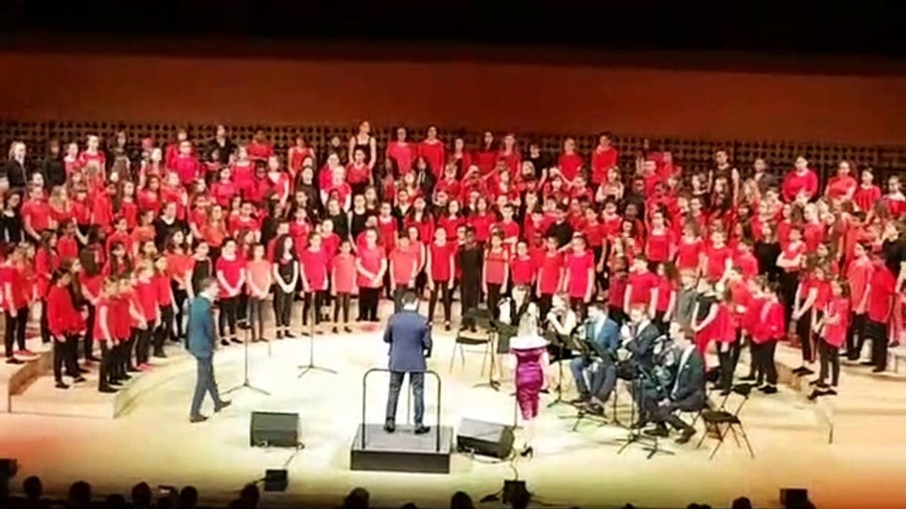 Flymetothemoonchorale2019