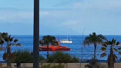 Buscan a una persona desaparecida en Tenerife tras abandonar una moto de agua