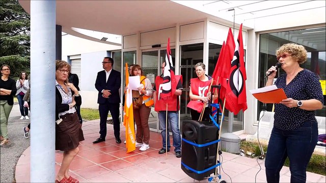 Privas: une centaine de personnes mobilisées pour défendre la maternité