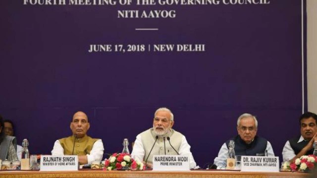 NITI Aayog की बैठक में PM Modi, 2024 तक 5 Trillion Dollar Economy का लक्ष्य | वनइंडिया हिंदी