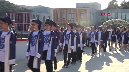 İZMİR Bahçeşehir Koleji'nden görkemli mezuniyet