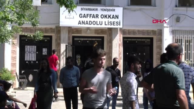 DİYARBAKIR Kimlik yerine ehliyetle gelen adaylar sınava alınmadı