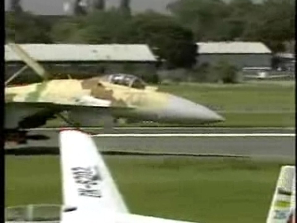 Avions de chasse russe SU-35 demo solo display