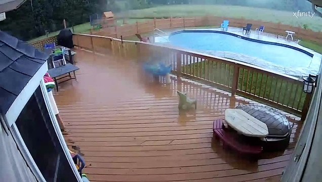 Un jardin détruit en 10 secondes par une tornade !