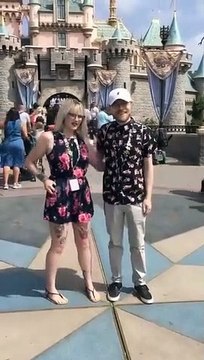 Elle fait sa demande en mariage en même temps que son petit ami... Double demande