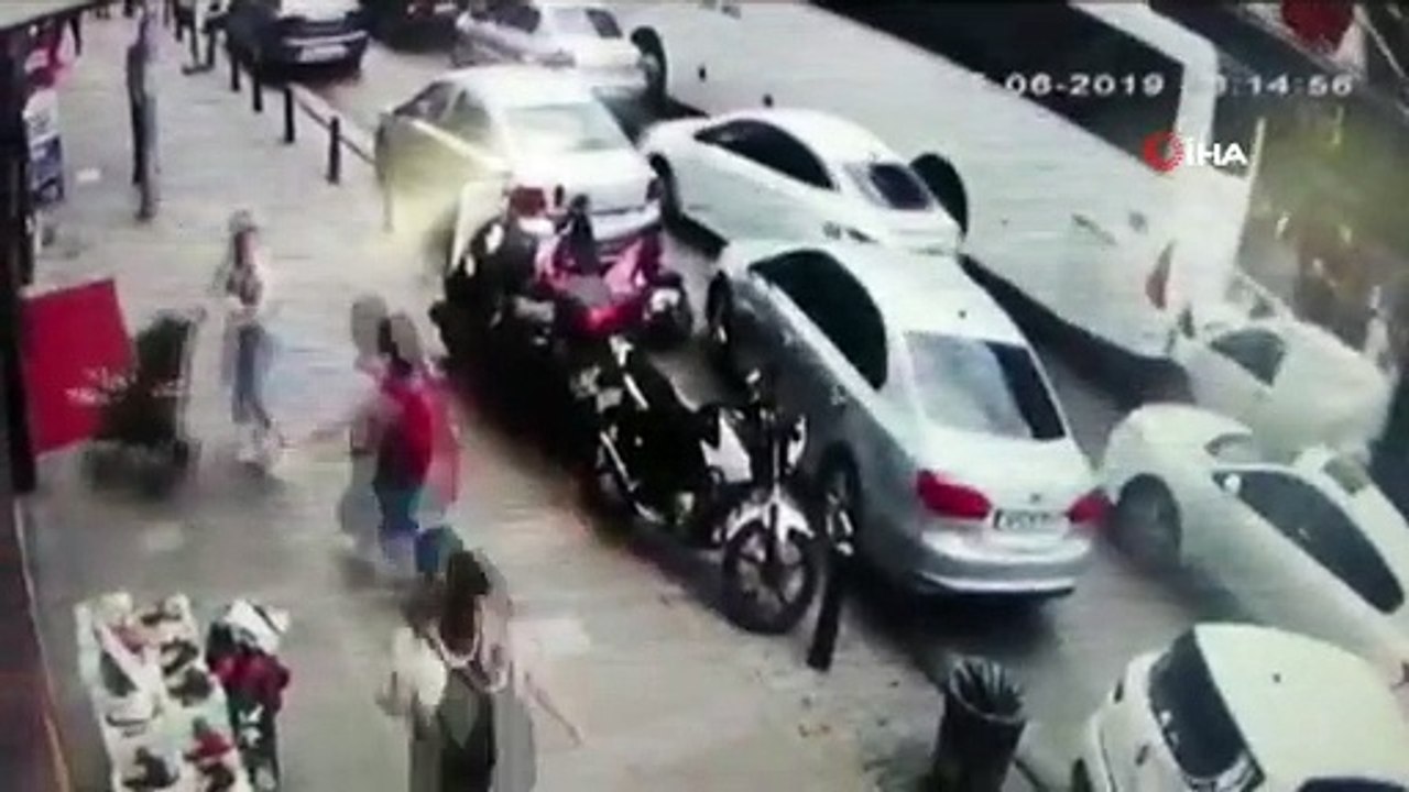 Ümraniye’de halk otobüsünün ortalığı savaş alanına çevirdiği kaza kamerada