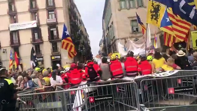 Abucheos a Ada Colau