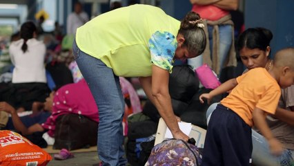 Miles de venezolanos entran a Perú en último día sin exigencia de visa
