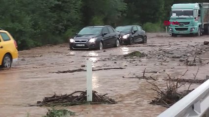 Tokat'ta sağanak ve dolu, hayatı olumsuz etkiledi
