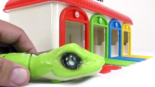 Marvel Iron Man & Robocar Poli Friends & Tayo the Little Bus Garage Toy & Monster Sneal Toy Story