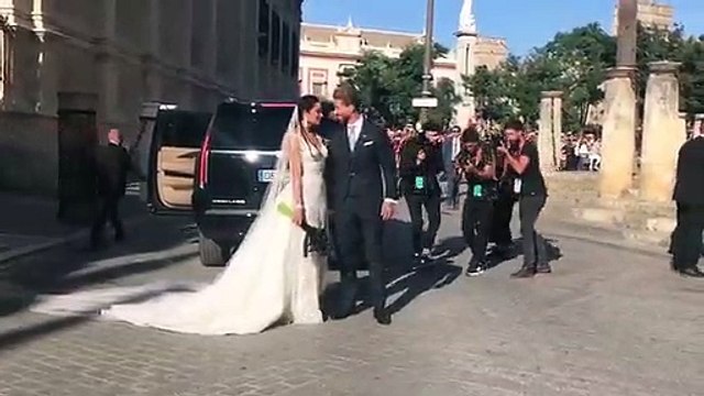 ¡Así ha sido la salida de Sergio Ramos y Pilar Rubio de la Catedral de Sevilla tras su boda!