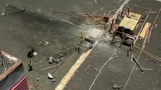 الحوثيون يعلنون استهداف مطار أبها بطائرة مسيرة